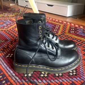 Dr. Martens 1460 Pascal Size 7